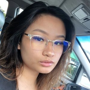 Meet your Posher, Chloe